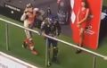 Video Marc Marquez Ejek Fans Valentino Rossi, Lakukan Gerakan Tak Senonoh