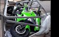 Kawasaki Ninja 300 Remuk, Bergelimpang di Jalan, Truk Box Terkoyak
