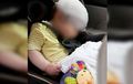 Sungguh Pilu, Bayi Tewas Dalam Mobil, Sang Ayah Sibuk Main HP