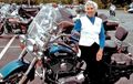 Ajaib! Nenek Berusia 93 Tahun Masih Doyan Naik Motor Harley-Davidson