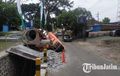 Truk Molen Nyebur Got Dikacangin, Dua Minggu Mangkrak di Pinggir Jalan, Bikin Macet Parah