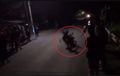 Video Detik-detik Penonton Dihantam Keras Motor Balap Liar Kelas Malam