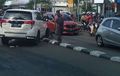 Instant Karma, Tampang Innova Bonyok Cium Separator, Setelah Tabrak Lari