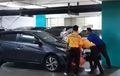 Toyota All New Yaris Cuma Goyang-Goyang, Sia-sia Didorong, Rem Tangan Ditarik