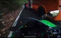 Triumph Daytona 675 dan Kawasaki ZX10R Nyaris Remuk, Dikagetkan Aksi Bus