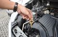 Oli Mesin Mobil Menyusut Drastis, Ternyata Ini Indikasi Penyebabnya