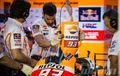 Emang Sengaja, Ini Tujuan Mekanik Masukin Spons ke Tangki Motor MotoGP