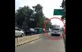 Kia Sedona Terobos Busway, Menolak Ditilang dan Mengaku Kenal Pejabat Polisi