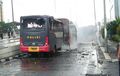 Bus Polisi Anteng Parkir, Gosong Dibakar Massa dari Atas Flyover Slipi