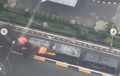 Bus Polisi Jadi Sasaran Lemparan Batu, Berakhir Dibakar, Jakarta Mencekam