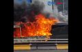 Video Detik-detik Bus Brimob Terbakar di Slipi Saat Aksi Massa 22 Mei