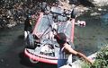 Mobil Nyebur ke Sungai Hingga Terbalik, Mobil Derek Sampai Tak Kuat Evakuasi