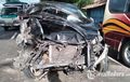 Toyota Avanza Bubar Tampang Depan, Nyetir Terlalu ke Kanan, Dihantam Lawan Arah
