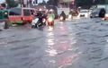Yamaha NMAX Mati Mesin, Banjir Bak Air Laut Kepung Jalanan di Bandung