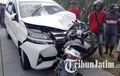 Toyota Avanza Pecah Ban dan Tubruk Motor, Ibu dan Anak jadi Korban