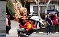 Viral Yamaha NMAX Bikin Reog Ponorogo Wheelie, Pakai Topeng 60 kg!