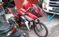 Honda CBR150R Mendarat Di Tumpukan Karung, Rem Depan Dilepas, Meluncur Kencang Di Turunan