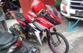 Rem Depan Sengaja Dilepas, Akibatnya Honda CBR150R Nabrak Tumpukan Karung