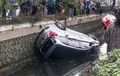 Honda Mobilio Moncong Pesek di Kali, Bodi Mandi Lumpur, Kejadian Pagi Hari