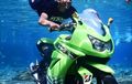 Waduh! Yamaha NMAX dan Kawasaki Ninja 250 Direndam Untuk Jadi Objek Foto