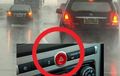 Awas! Nyalakan Lampu Hazard Saat Hujan Malah Berbahaya, Ini Penjelasannya