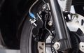 Mau Pasang Kaliper Depan Yamaha R15 di Yamaha NMAX? Segini Biayanya
