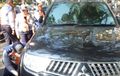 Enggak Tau Malu, Pajero Berlogo Kejaksaan Parkir Sembarangan, Digembosin dan Ditempel Stiker Melanggar Deh