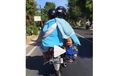 Heboh Pengendara Honda Blade Taruh Anak di Keranjang, Ini Alasannya!
