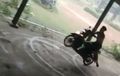 Video Kocak, Pemuda Atraksi Gunakan Yamaha  Mio, Berakhir Nyesek 