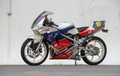 Back to 90's, Kawasaki Ninja 150 RR Tampil Klimis Ala Motor Balap