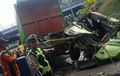 Dump Truk Seruduk 2 Kendaraan di Gerbang Tol, Rem Tak Berfungsi, Kernet Tewas Tergencet Kabin
