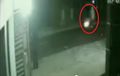 Video Satpam Kompleks Kocar-kacir Lihat Pemotor Bonceng Pocong di Malam Hari
