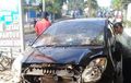 Toyota Yaris Melaju Kencang, Terjang Siswa SMP Sampai Berdarah, Keluar Mobil Pengemudi Masih Main HP