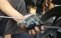 Jangan Biarkan Kotoran Menumpuk di Area Kaliper Rem Motor, Akibatnya Bisa Buruk