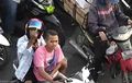 Muka Tebal, Diingatkan Lewat Speaker CCTV, Pemotor Ini Malah Kasih Jari Tengah