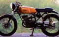 Yamaha RX100 Coba Bergaya Cafe Racer Biar Enggak Dikatain Tua
