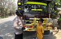 Truk Fuso Melintas Santai di Jalanan, Sopir Jelas Kena Tilang, Umur Bikin Kaget Polisi