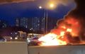 Pakai Mode Auto Pilot, Tesla Model 3 Tabrak Mobil Derek Hingga Terbakar dan Meledak di Rusia