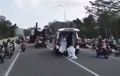 Mobil Ambulans Jatuhkan Pocong di Jalan, Terjungkal ke Aspal, Bukan Takut Bikin Ketawa