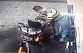 Ngelawak! Video Pemotor Curi Bensin di SPBU, Eh Ternyata yang Dicuri Dexlite
