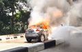 Nissan Juke Perlahan Dilalap Api, Kabin Ludes Duluan, Korsleting Jadi Dugaan