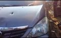 Mirip Film Aksi, Tembak-tembakan Antara Pengguna Toyota Innova dan Polisi Hingga Mobil Bolong-bolong!