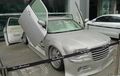 Chrysler 300 Paling Berkilau, Pintu Depan Model Gunting dan Belakang Model Suicide Door