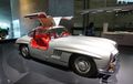Kisah Mercedes-Benz Gullwing Milik BJ Habibie. Ditemukan di Atas Pohon dan Sempat Dikira UFO