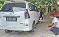 Avanza Veloz Diamputasi Maling, Pemilik Dibikin Melongo Lihat Ban Mobilnya Raib Semua