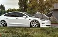 Keren Nih Tesla Model 3 Dibikin Ceper Pasang Suspensi Udara dan Pelek 20 Inci