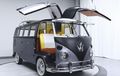 VW Kombi Dengan Pintu Mengepak Bak di Film Back To The Future