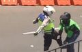 Polisi Tendang Pengojek Online Viral, Awal Dari Terobos Jalur, Mutasi Jabatan Didapat