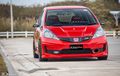 Honda Jazz GE8 Warna Merahnya, Samarkan Serat Karbon di Bodinya