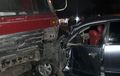 Toyota Avanza Teriris Terjang Truk Parkir, Bodi Kiri Terkelupas, Penumpang Luka Berat